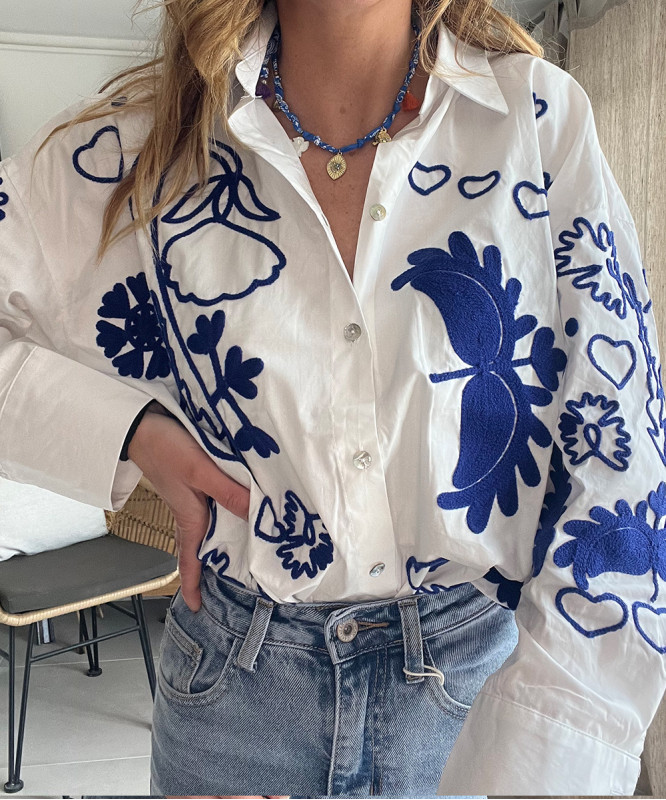 Chemise coton blanche broderies bleues