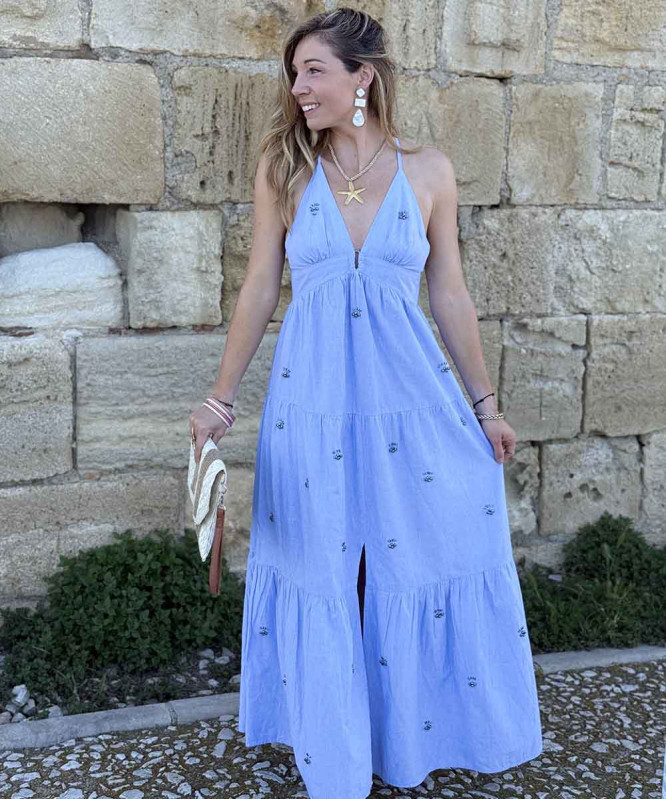 Robe longue bleu clair dos nu à strass