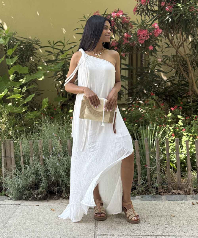 Robe blanche asymétrique tresses blanches