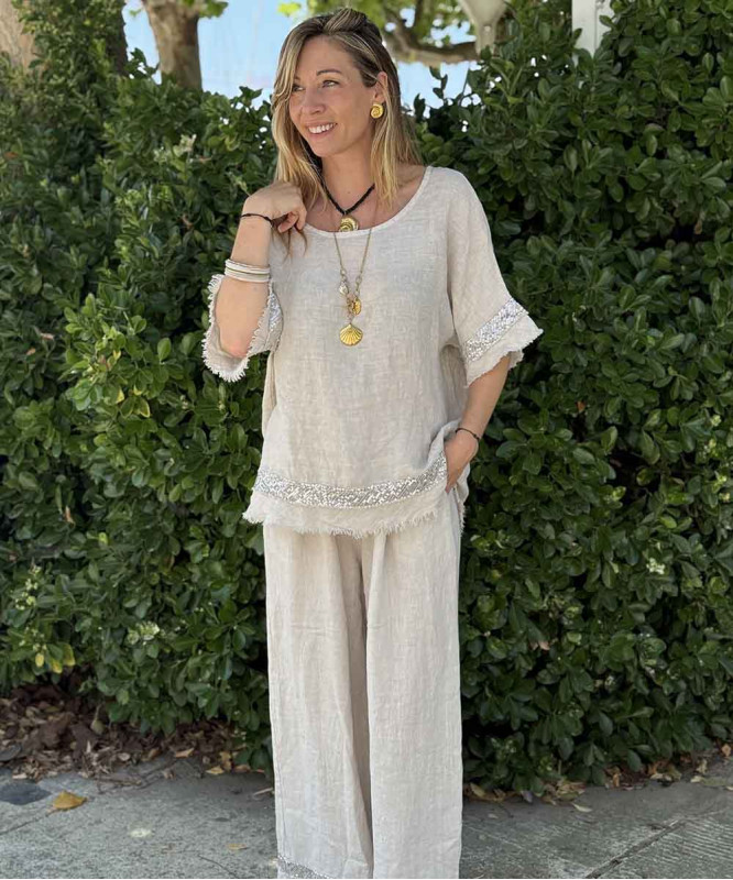 Blouse large en lin beige à strass