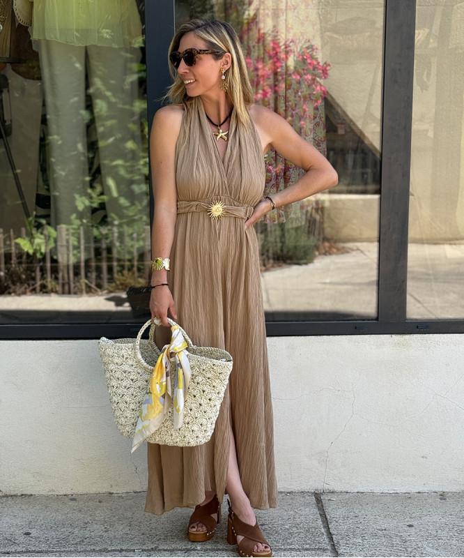 Robe longue beige dos nu ceinture soleil