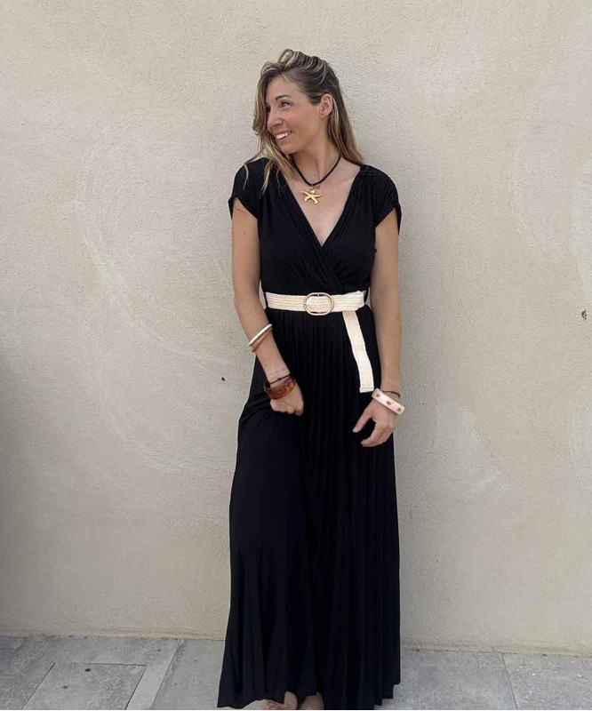 Robe longue noire plissée